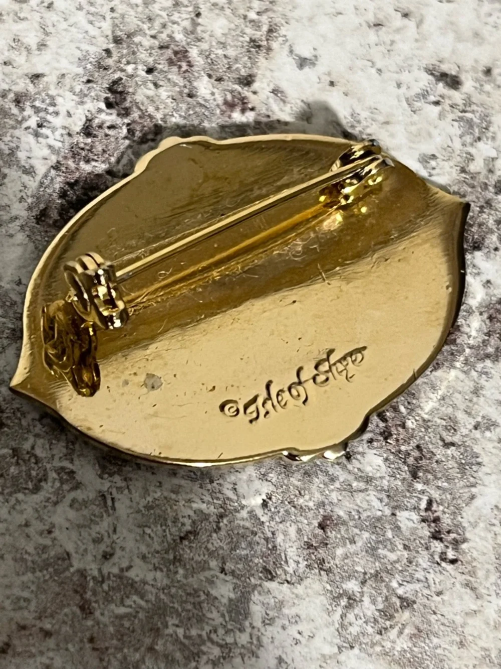 Vintage Cloisonne Isle of Skyes Pink and Gold Tone Brooch/Pin - Picture 5 of 6